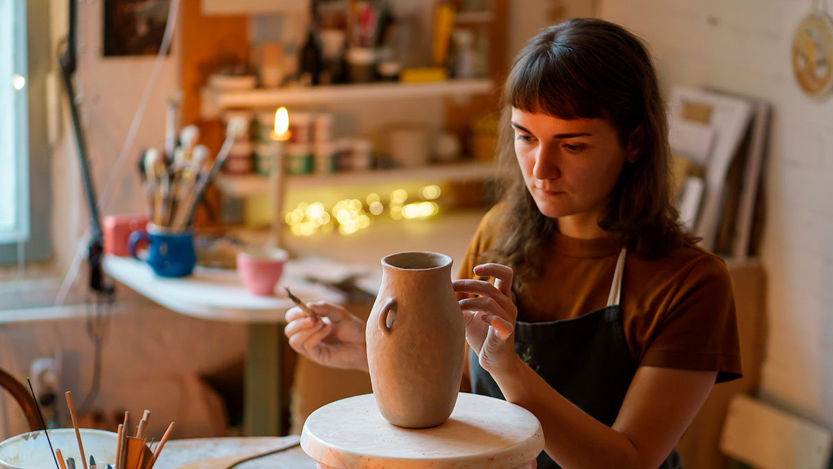 Keramik Kvinde Fokuseret